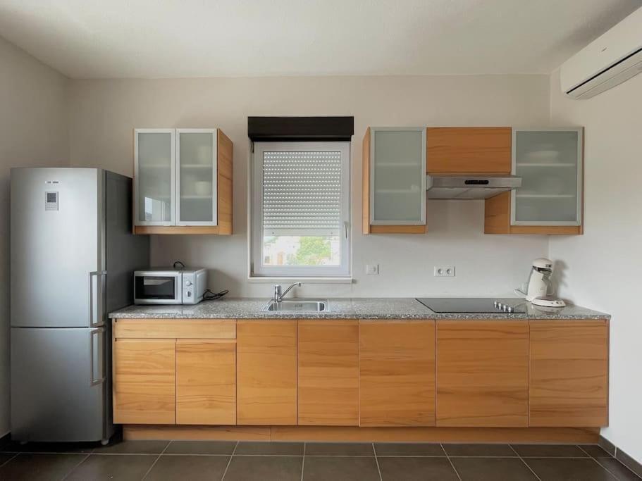 Appartement Mb - Logement 3 Chambres - Drage Bagian luar foto